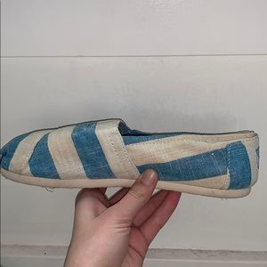 BLUE/WHITE NEW TOMS WOMENS SIZE 6.5